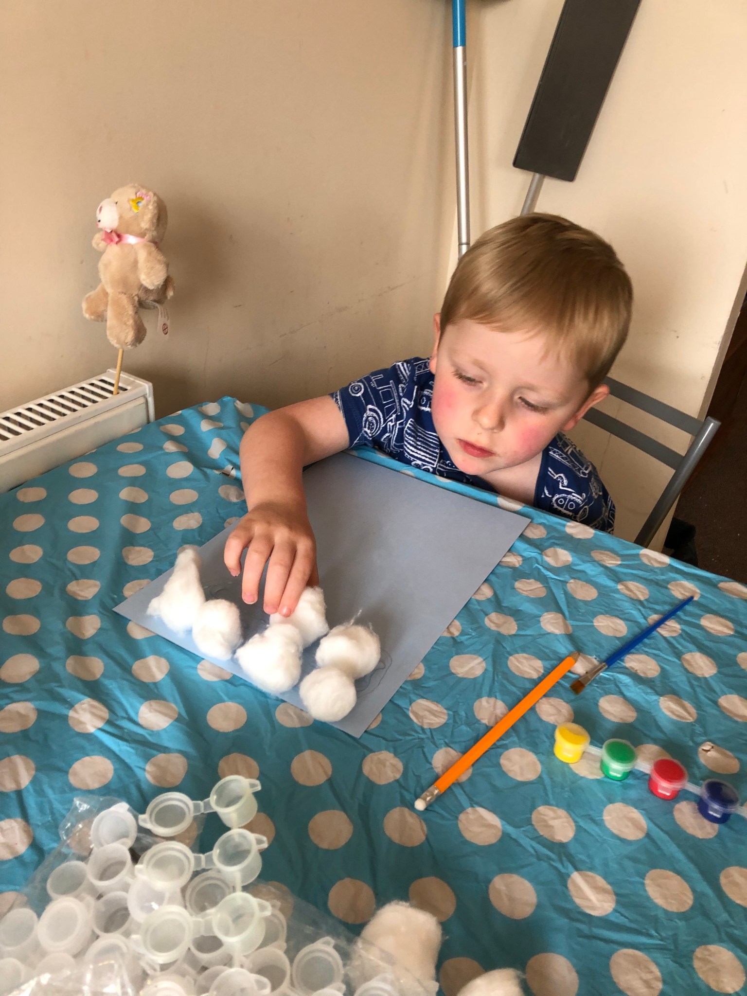 Simple raincloud craft for toddlers – The diary of Dad